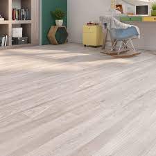 Vos travaux sont réalisés par l'un de nos 6000 artisans partenaires signataires de la charte qualité leroy merlin vos travaux sont garantis nous garantissons le bon achèvement de vos travaux, les produits et la prestation de pose jusqu'à 10 ans. Sol Stratifie Forte Artens Byrne L 19 2 Cm Ep 7 Mm Leroy Merlin