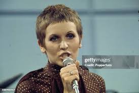 Julie Frost's Instagram, Twitter & Facebook