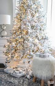 Looking For Christmas Tree Decorating Inspiration See My Elegant Flocke Flocked Christmas Trees Decorated Gold Christmas Tree White Christmas Tree Decorations