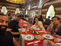 O Xrhsths عفان الأخزمي Sto Twitter أحد الاصدقاء رسل لي هذه الصور ليلة البارحة من الصين وبالذات من العاصمة بكين وأسم المطعم ألف ليله وليله الاوضاع جدا طبيعية