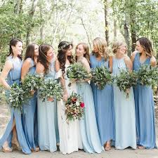 Robe de demoiselle d'honneur en tons du violet, du vert, du turquoise ou du bordeaux. Bien Choisir Sa Robe De Demoiselle D Honneur Conseils Et Achat En Ligne