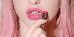 At the age of 17, while still in high school, he began working as a restaurant singer. Beauticians Won T Say Many Disadvantages Of Lip Tattooing After Reading It I Decided To Apply Lipstick Myself Zaolife