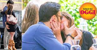 Un binomio che avvolge la passione tra l'attore e dentista, giulio berruti, e la deputata di italia viva, maria elena boschi, da oltre un anno. Maria Elena Boschi And Giulio Berrutti For A Walk In Rome How Much Passion Meb Ruetir