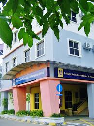 A bachelor's degree in business administration. Persatuan Alumni Sains Pentadbiran Pengajian Polisi Uitm Semalaysia