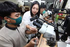 Antam lm promosikan emas batangan 0.5 gram harga pabrik selama bulan maret 04 mar 2019 read more. Ipmi Kunjungi Pabrik Perhiasan Emas Hartadinata Abadi Di Bandung Foto 1 1835883 Tribunnews Com Mobile