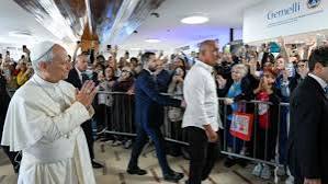El Vaticano confirm� que la intervenci�n al Papa Le�n XIV concluy� con �xito | Perfil