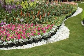 10 Small Flower Garden Ideas To Build A Serene Backyard Retreat Homesthetics Inspiring Ideas For Your Home Small Flower Gardens Landscaping With Rocks Flower Landscape