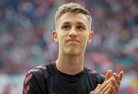 In the current season for union berlin nico schlotterbeck gave a total of 9 shots, of which 4 were shots on goal. 9 Fragen An Nico Schlotterbeck Die Falsche 9