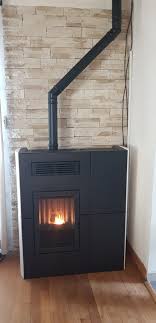 Vente de poêles à granulés et bois ♨️, catalogues de grandes marques, poêles pas cher, jusqu'à 60% de réduction, prix sortie d'usine, qualité européenne Installation D Un Poele Aux Granules De Bois Blade Canalisable De Marque Edilkamin Hericy 77 Ets A Ciret Chauffage Plomberie