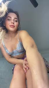 Courtney Thorne-Smith bikini photos that showcase her stunning body