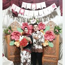 Termasuk jika anda akan melakukan lamaran di rumah minimalis sederhana. 12 Inspirasi Paper Flower Untuk Latar Dekorasi Acara Lamaranmu Cantik Elegan Bisa Dibikin Sendiri
