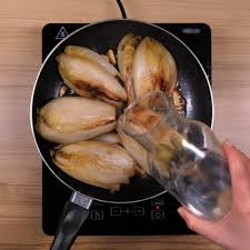 Endives Ou Chicons Braisees Recette Chicons Braises Recettes De Cuisine Recette Endive