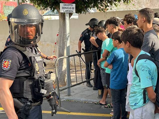 Policías y guardias civiles rechazan las acusaciones de maltrato a migrantes en Ceuta lanzadas por una organización marroquí | España | EL PAÍS