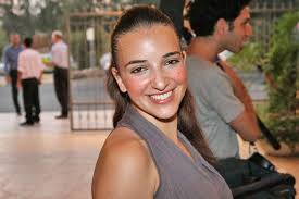 היא עושה את זה שוב: Facebook