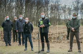 Ati ajuns in locul potrivit. Å£inuta Lui Klaus Iohannis Face SenzaÅ£ie Online JachetÄ De Peste 400 De Dolari Cizme De 900 De Lei Stiri Pe Surse Cele Mai Noi Stiri