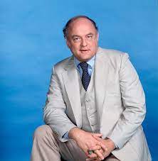 This is ironic, since in the first part of his working life he was found either behind a microphone or camera in stints with radio and tv stations in the midwest, including producing jobs at stations in kansas and ohio. Gordon Jump Life And Final Days Of The Beloved Wkrp In Cincinnati Actor