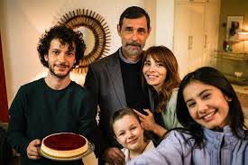 Список и график выхода серий, описание и рейтинг на myshows.me. Serial Bumazhnyj Dom Zavershil Svoj Pokaz Tureckie Serialy Novosti Obzory Rejtingi