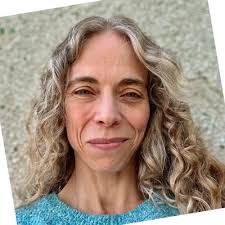 Lindsay Willett's Instagram, Twitter & Facebook