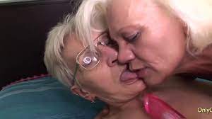 Grandmas Like To Eat Pussy Too - XNXX.COM