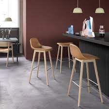 tabouret haut fiber bar stool avec dossier pieds bois siege cuir h65 muuto tabouret de bar chaise haute cuisine tabouret haut