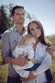 My double lindy and i pose with this percheron cross mare who is the guest. Amber Marshall Amy Fleming Fanpage On Twitter F A M I L Y
