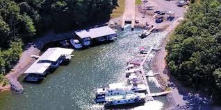 This rv campground is located right on kentucky lake and has a marina, complete with boat slips, boat rentals, a launch ramp and a gas station. Kentucky Lake Lake Barkley Marinas