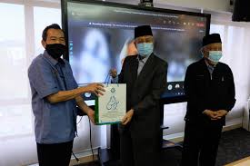 And address is bangunan sultan idris shah 2 persiaran masjid, 40000 shah alam, malaysia alamat jabatan agama islam selangor is a malaysia department of islamic development. Lzs Terima Kunjungan Pengerusi Mais Baharu Lembaga Zakat Selangor