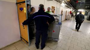 Un Surveillant De La Maison D Arret De Bethune Teste Positif Au Covid 19 Son Equipe En Quarantaine