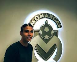 Sumó dos goles y promedió un pase clave por partido. Chava Reyes Debuta En El Maximo Circuito Con Monarcas Morelia Noticias De Michoacan