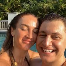 Несколько часов назад ольга бузова опубликовала на своей странице заявление о том, что теперь она свободная девушка. David Manukyan Vysmeyal Sluhi O Tom Chto On Rasstalsya S Olgoj Buzovoj Vokrug Tv