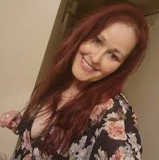 Deanna Hatch's Instagram, Twitter & Facebook