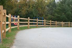 Rails placed narrow side up sag the least and are recommended for heavy fences and those with posts that are 6 feet or more apart. Split Rail Fence Houzz