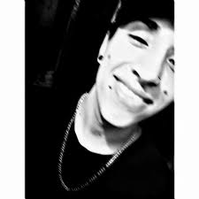 La lealtad es la que dirá quién eres y con el pasar del tiempo yo e  aprendido que a través de promesas nacen los amigos amigos que solo podrás  conservar según la