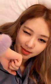 Roses Are Rosie Instagram Live Gadis Baik Gadis