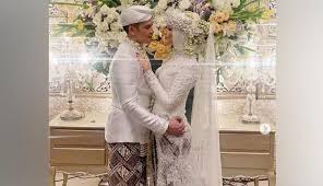 Pasalnya pasangan ini telah telah resmi menjadi suami istri. Citra Kirana Rezky Aditya Menikah Mas Kawinnya Logam Mulia Seleb Tempo Co