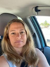 Hello! 63 from California 🇺🇸 Still believe in shared laughter, steady  hearts, and the beauty of growing together.