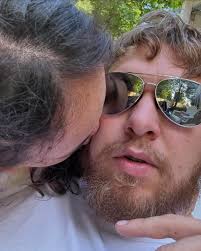 Carrie Hurst (@creativecarriem) • Instagram photos and videos