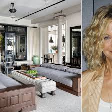 Beide sitzen an eigenen schreibtischen und haben auf stative montierte tablets vor sich. Meg Ryan Verkauft Ihr Apartment In Manhattan Vogue Germany