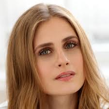 Caroline Kaplan's Instagram, Twitter & Facebook