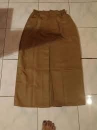 Ibu bahan terbuat dari logam dan nunu bin bordir warm kuning emas. Set Baju Kekhi Pns Baju Khaki Guru Fesyen Wanita Pakaian Wanita Lainnya Di Carousell