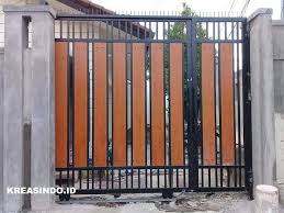 Karena itulah terus dikembangkan inovasi material bangunan yang bisa memenuhi kebutuhan tersebut. Harga Pintu Pagar Besi Kombinasi Kayu Dan Pintu Pagar Besi Kombinasi Grc Model Terbaru