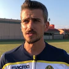 Diciamolo chiaramente: lo scouting in Italia è diventato un sistema chiuso,  autoreferenziale e pieno di favoritismi. Avanti non va chi lavora, chi  studia, chi osserva cento partite l'anno o…