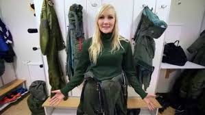 Suomalaisväriä sarjaan tuo emma kimiläinen. Combitechs Finska Racingstjarna Emma Kimilainen I Vantan Pa Youtube