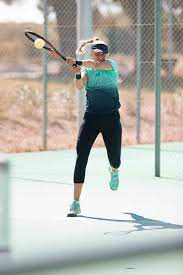 Nike continues to seek new innovative ways to develop superior women's tennis apparel that involves creative. Damen Tennisbekleidung Tenniskleid Decathlon