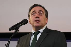 Sumar desafía la Ley de Acción Exterior en México y desborda el control de  Albares