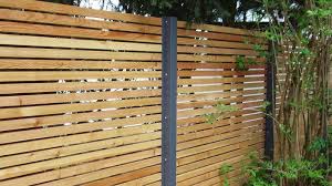 Sichtschutzzaun Holz Metall Gunstig Larche Hohe Grau Weiss Aus Holz Metall Aufstellen Angebot Design Secret 1 Sichtschutzzaun Holz Zaune Metall Zaune Holz