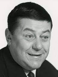 Don't push grandpa into the cacti (Poussez pas grand-père dans les cactus)