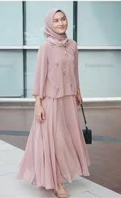 Model baju gamis terbaru untuk kondangan syifa07 bisa menjadi pilihan terbaik, modelnya yang simpel dan elegant memastikan kamu terlihat berwibawa. Ini Style Kondangan Hijab Untuk Hijabers Remaja Agar Penampilannya Tak Terlihat Tua Muslim Beautynesia Model Pakaian Muslim Wanita Gaun Perempuan