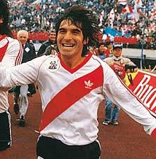 Analista y comentarista de espn international y espn deportes. Taille Mario Kempes Quelle Taille Font Ils