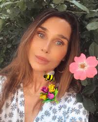 Tracy Healey's Instagram, Twitter & Facebook